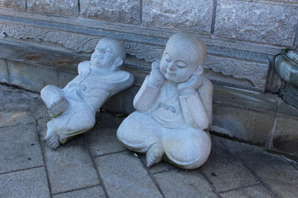 And we leave you with these sleepy heads. After a long tour through the temple, you may want a nap too!