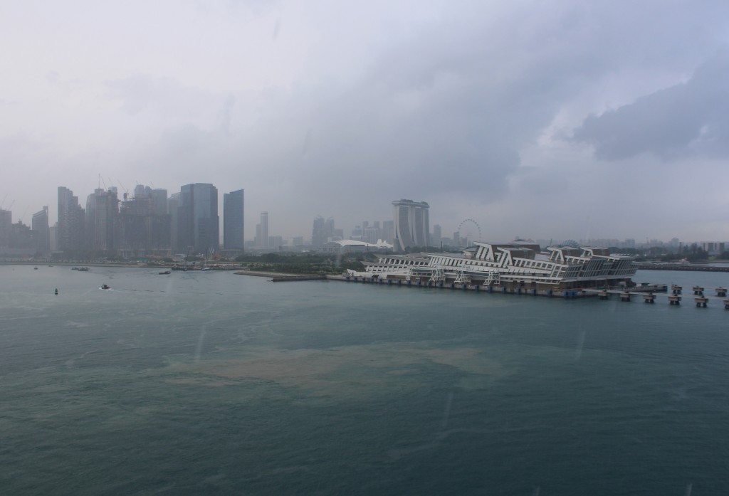 It was rainy when we eleft Singapore, the first time we had rain on the first day of a cruise.