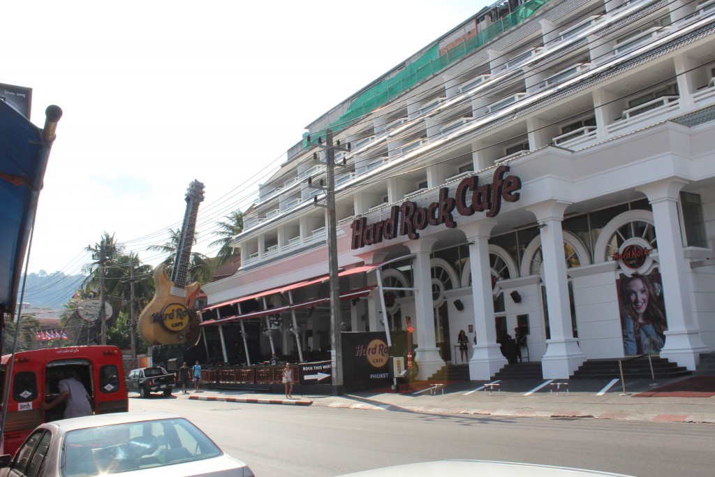 You'll find popular western restaurants and hotels like the Hard Rock here as well. I had a burger at the Hard Rock in Singapore and it was one of the best burgers I ever had. 