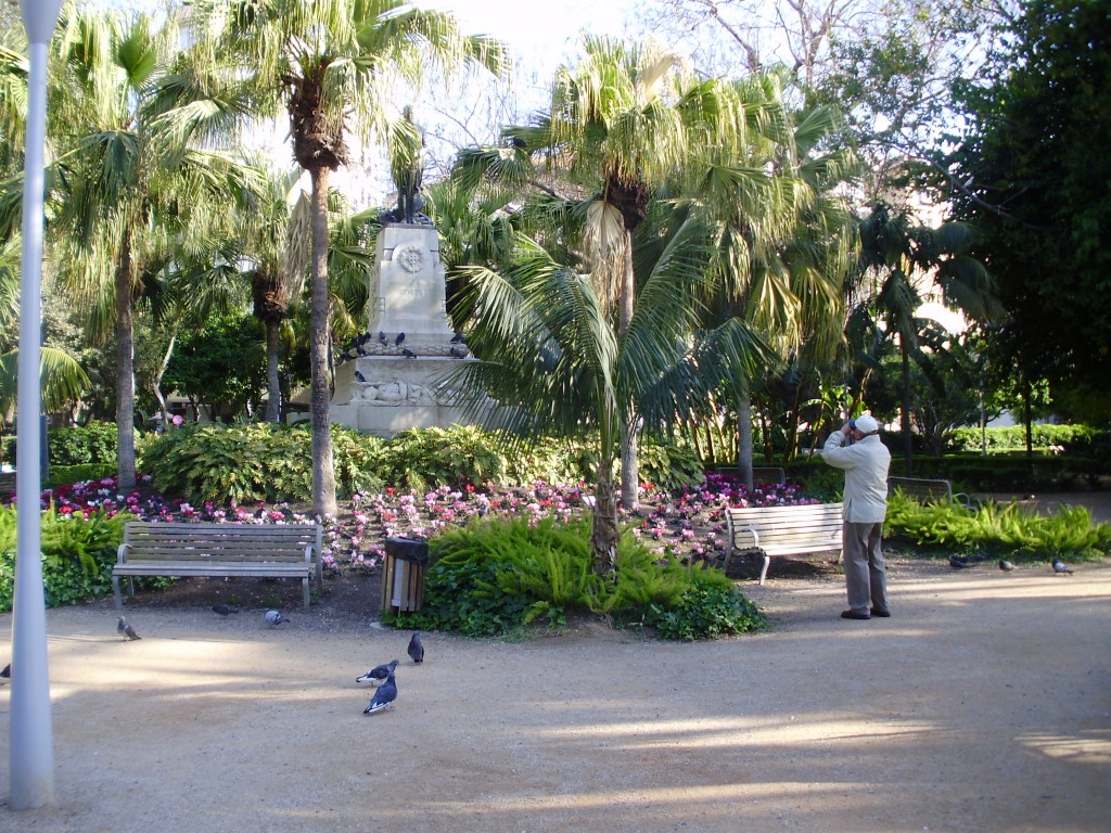 Statues, fountains and lush foliage abound in the Paseo Parque.