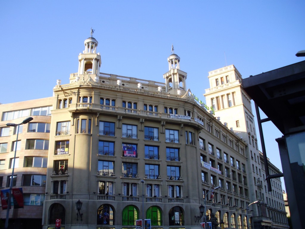 The Hotel Ginebra overlooking the Plaça de Catalunya