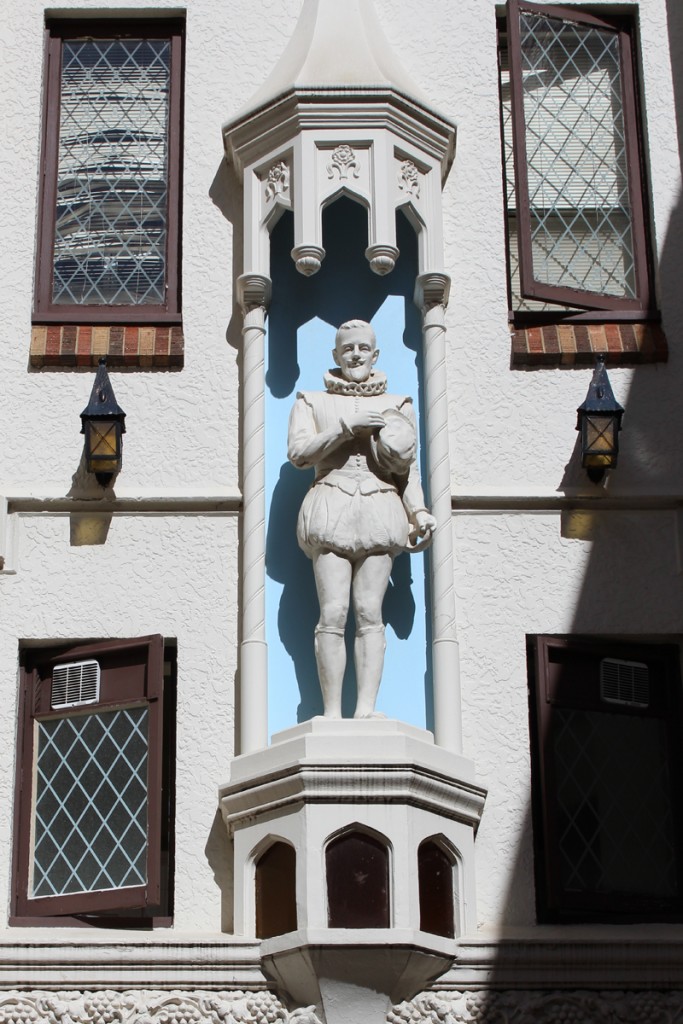 Statue of William Shakespeare at London Court