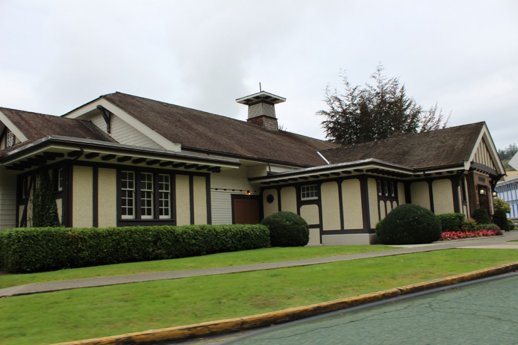 Dwight Hall, built in 1927, housed a library and a veteran's lodge. 